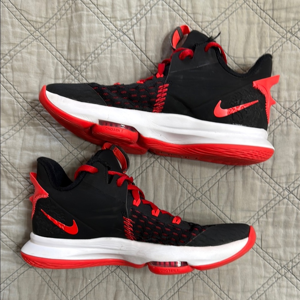 Nike Black and Red Basketball Witness V.5 Air Zoom Shoes - Picture 5 of 6